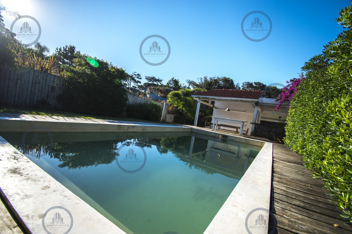 Casa ID.393 - Excelente Casa de 4 Dormitorios con Piscina y Parrillero en Montoya, La Barra