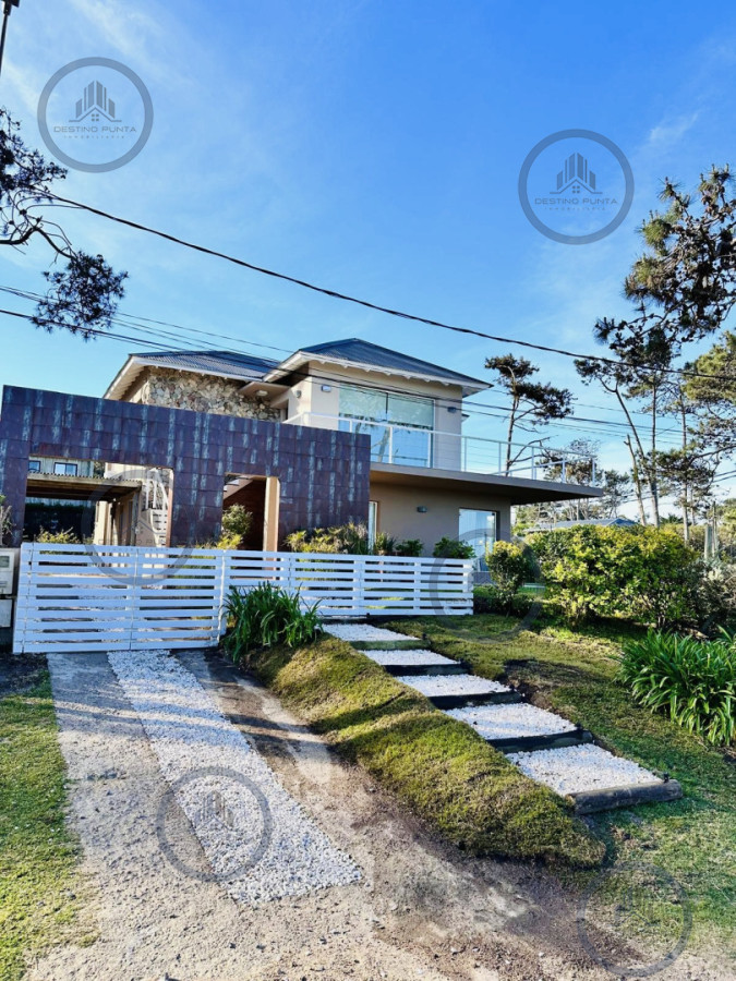 Casa ID.978 - Excelente Casa de 6 Dormitorios y Piscina en Montoya, La Barra