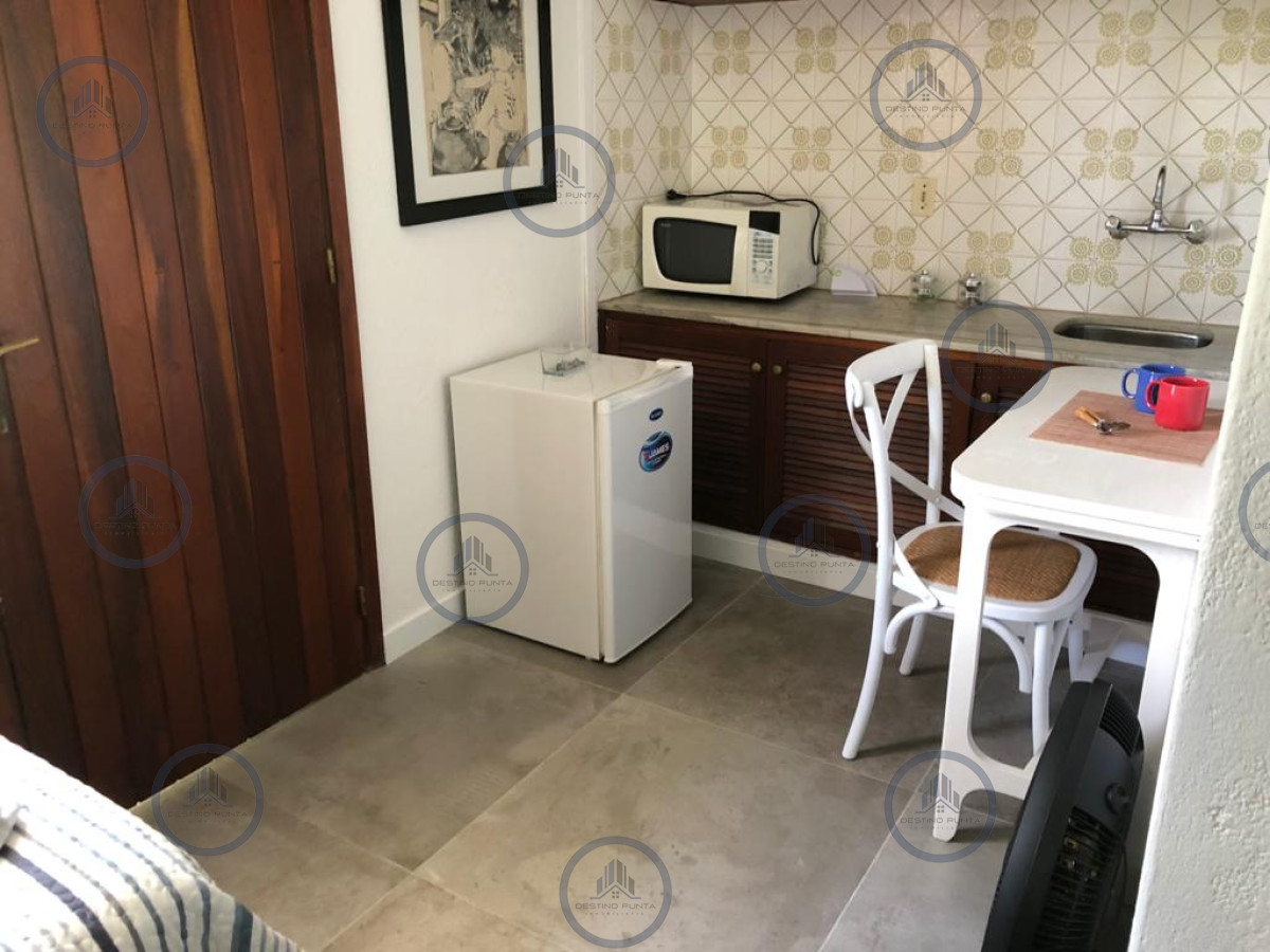 Casa ID.865 - Excelente Casa de 7 Dormitorios, Piscina, Barbacoa y Dependencia en Punta del Este