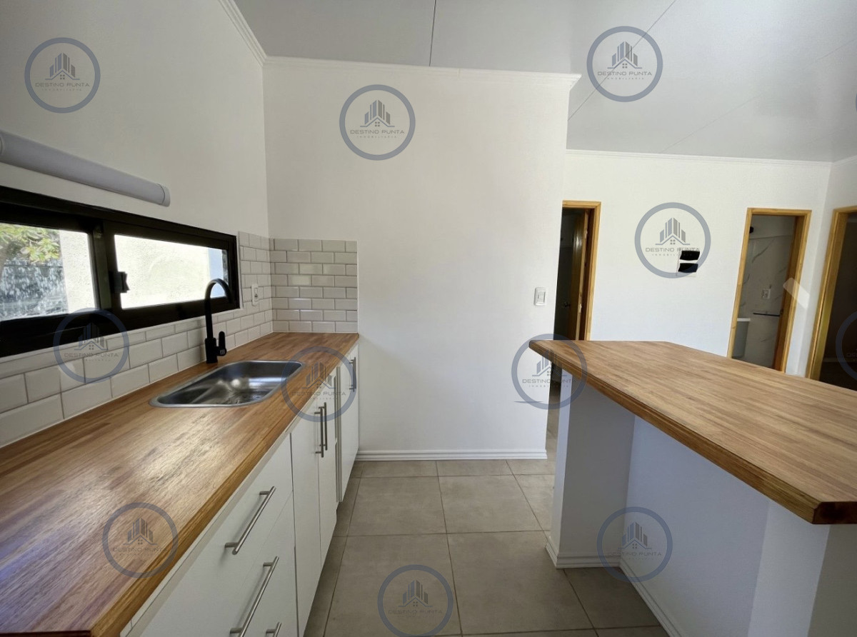 Casa en venta a estrenar de 2 dormitorios cerca del Arroyo en El Tesoro, La Barra — fotografía 3