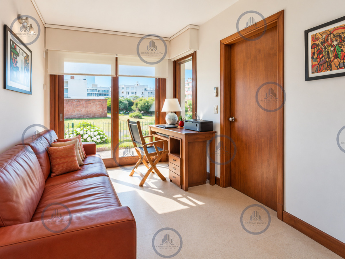 Casa ID.702 - Excelente Casa de 4 Dormitorios, Piscina Climatizada y Barbacoa a una cuadra del Mar, Playa Mansa