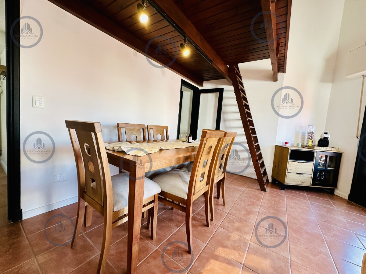 Casa estilo apartamento reciclada a nuevo en la mejor ubicación a pasos de la playa, Península, Brava y Mansa, Punta del Este - Alquiler — fotografía 2