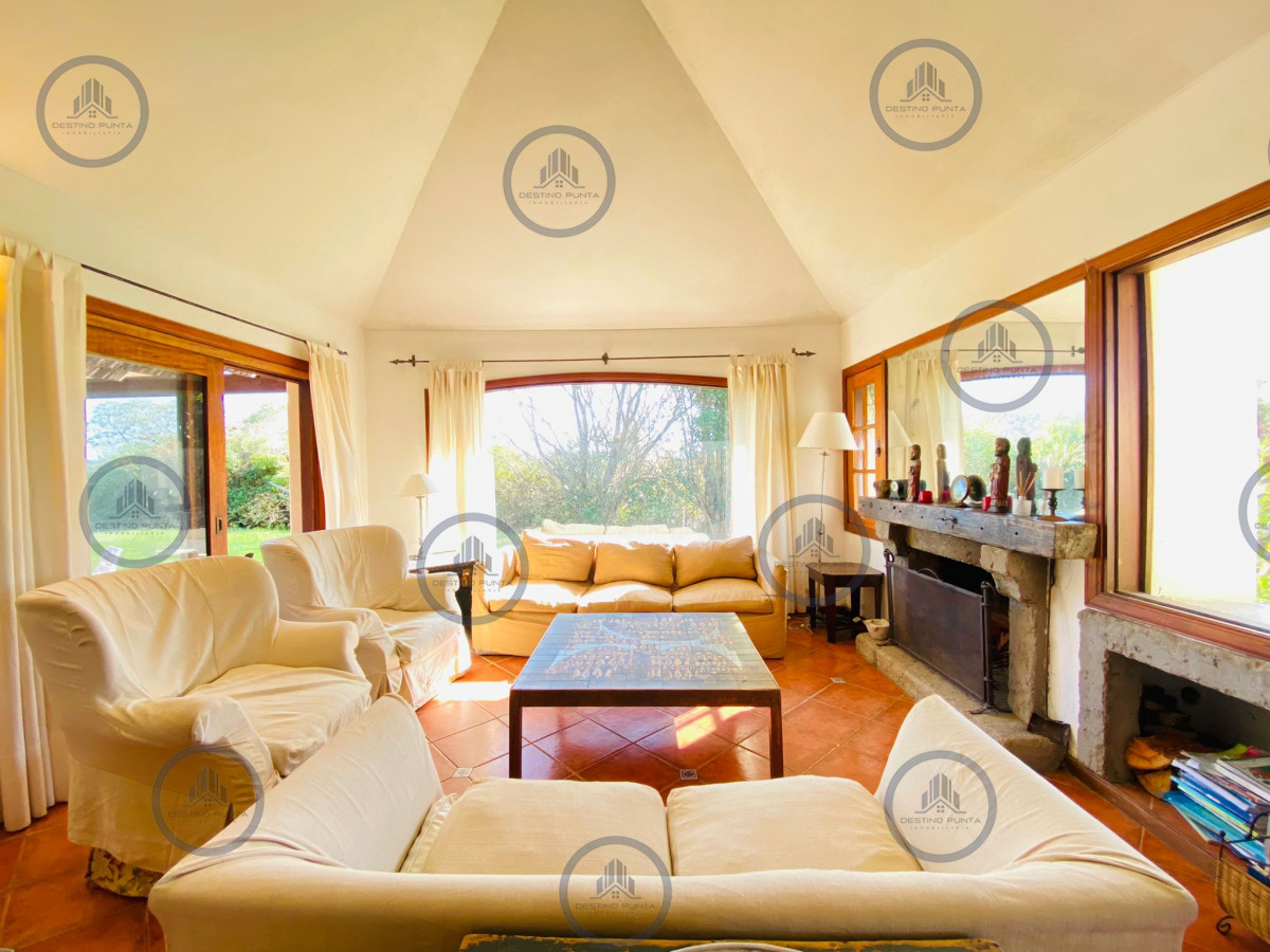 Casa de 4 Dormitorios en Playa Mansa, Punta del Este — fotografía 2