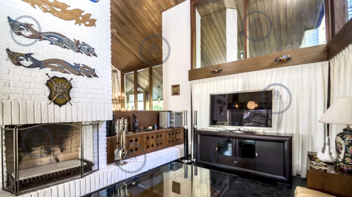 Excelente Casa de 4 Dormitorios en Playa Mansa, Ideal para vivir todo el año — fotografía 4