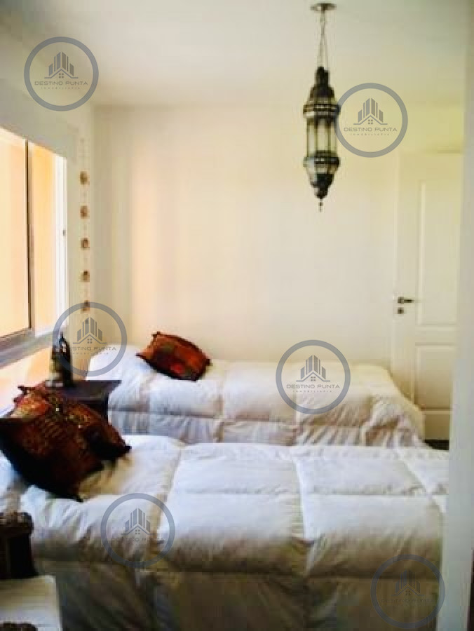 Casa ID.2822 - Casa en barrio privado Laguna Blanca 5 dormitorios más dependencia con piscina 