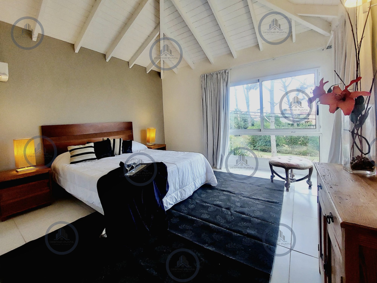 Casa ID.978 - Excelente Casa de 6 Dormitorios y Piscina en Montoya, La Barra
