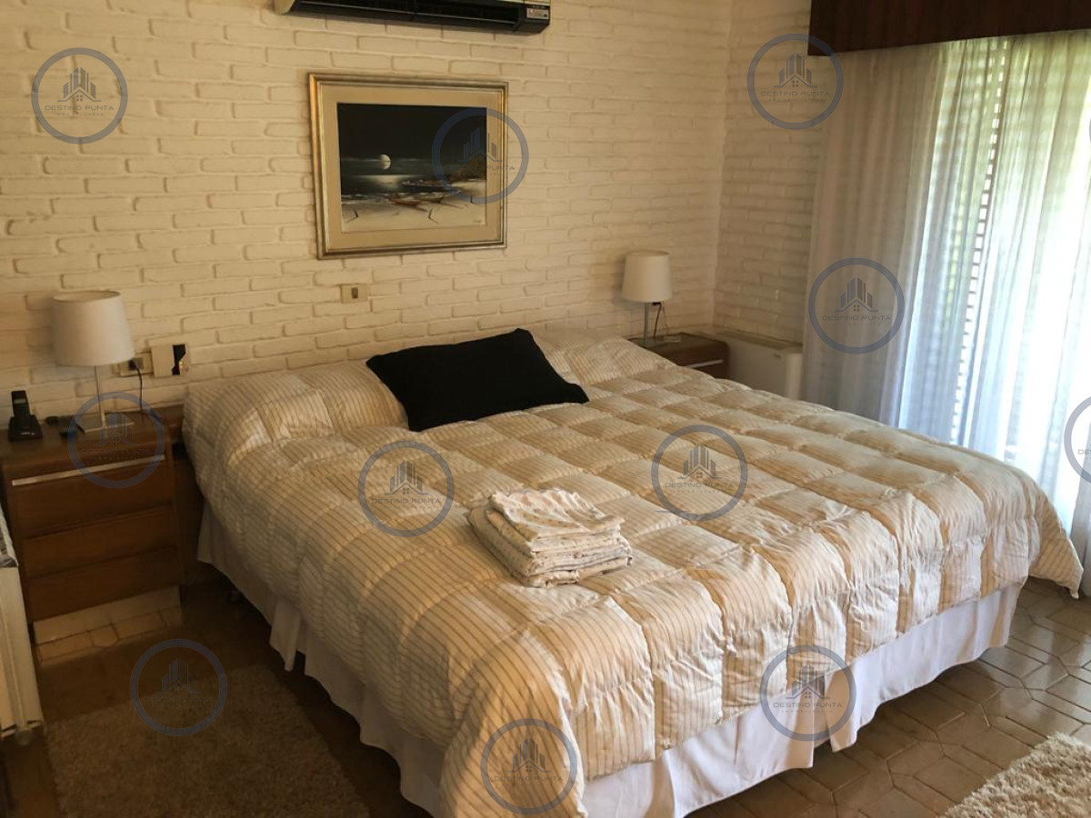 Casa ID.865 - Excelente Casa de 7 Dormitorios, Piscina, Barbacoa y Dependencia en Punta del Este