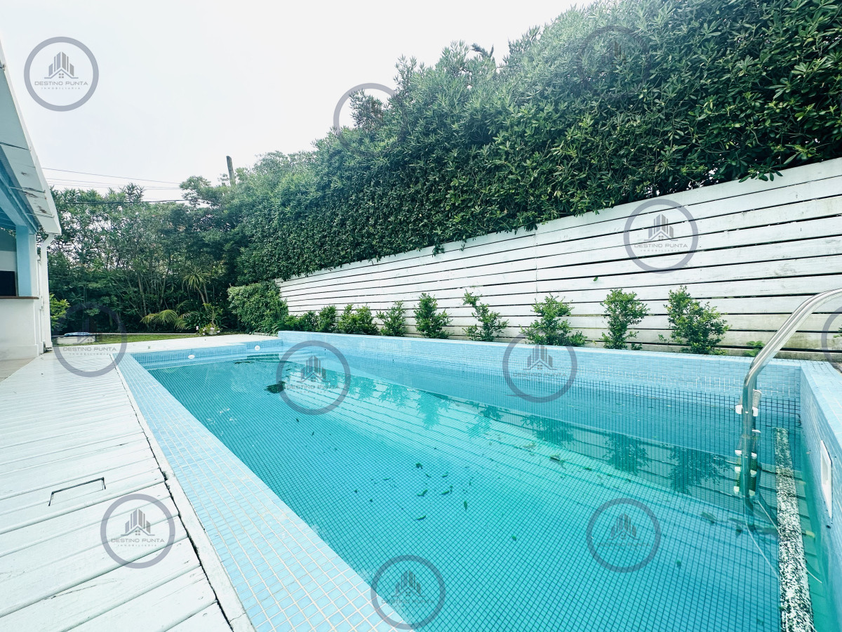 Casa de 3 dormitorios en alquiler y venta en Montoya con piscina a 100 mts del mar — fotografía 2