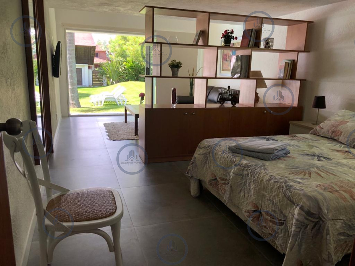 Casa ID.865 - Excelente Casa de 7 Dormitorios, Piscina, Barbacoa y Dependencia en Punta del Este