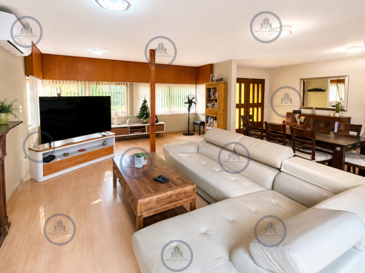 Casa de categoría en Playa Mansa a 800 metros del mar, 5 Dormitorios, Piscina Climatizada y Barbacoa. Punta del Este — fotografía 4