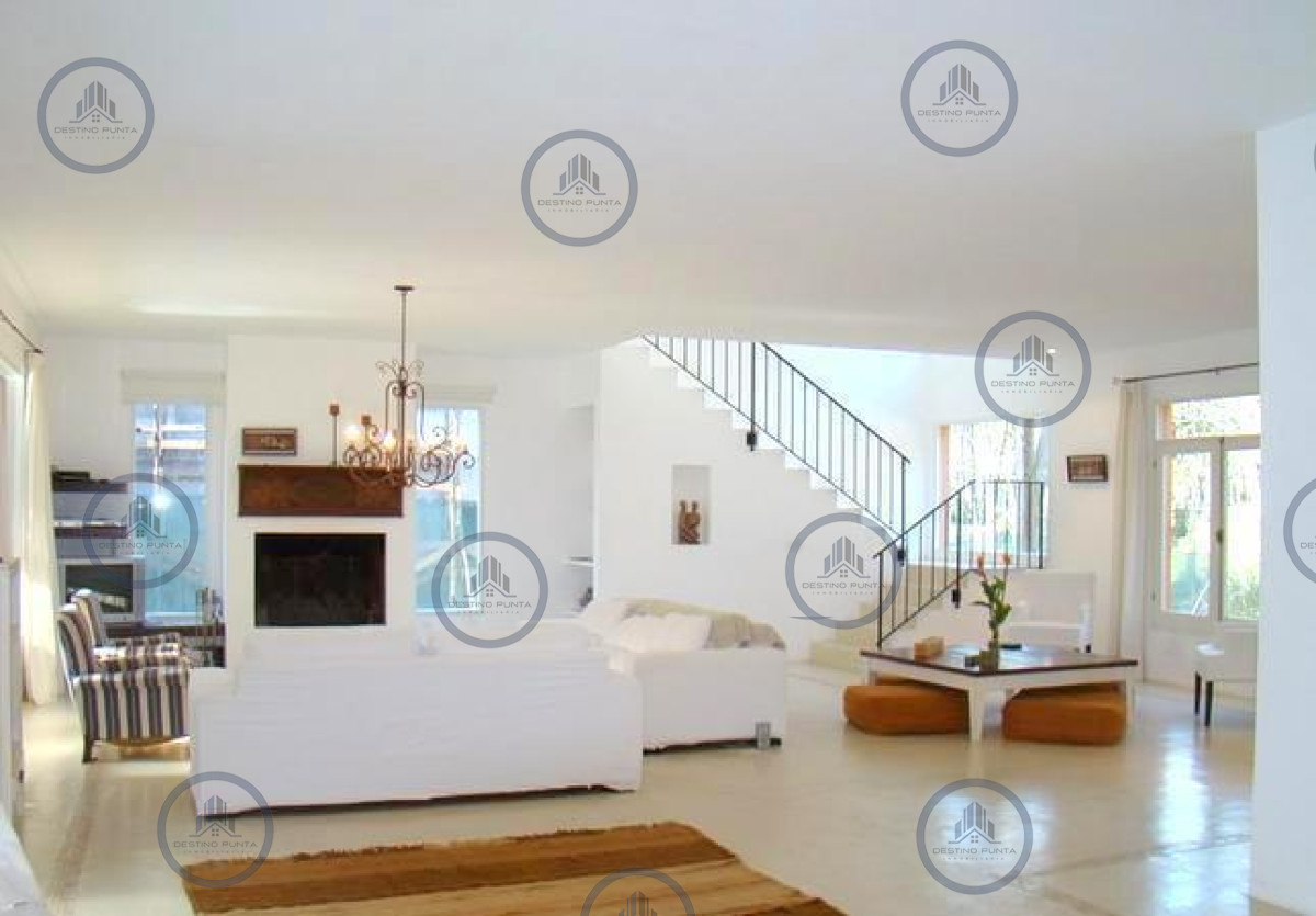 Casa ID.269 - Venta y alquiler de gran casa de cuatro dormitorios en Laguna Blanca Barrio Privado de Manantiales