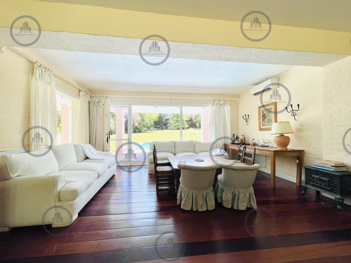 Excelente Casa de 4 Dormitorios en Playa Brava, Punta del Este — fotografía 3