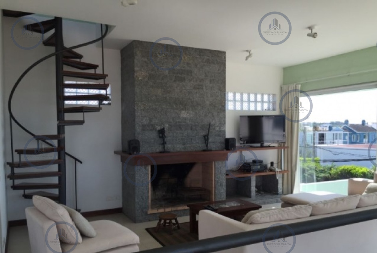 Excelente Casa de 3 Dormitorios y Vistas en Manantiales — fotografía 3