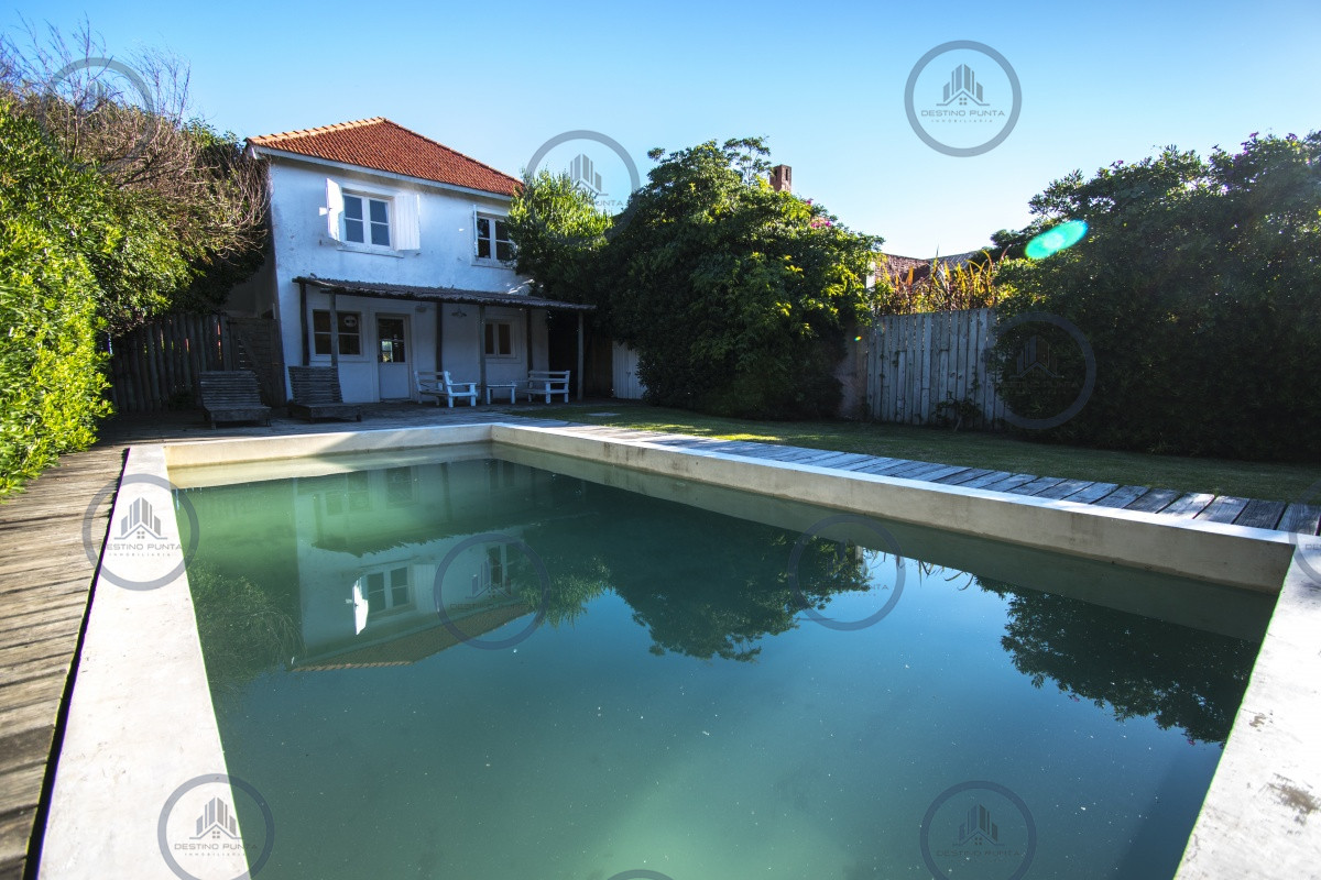 Casa ID.393 - Excelente Casa de 4 Dormitorios con Piscina y Parrillero en Montoya, La Barra