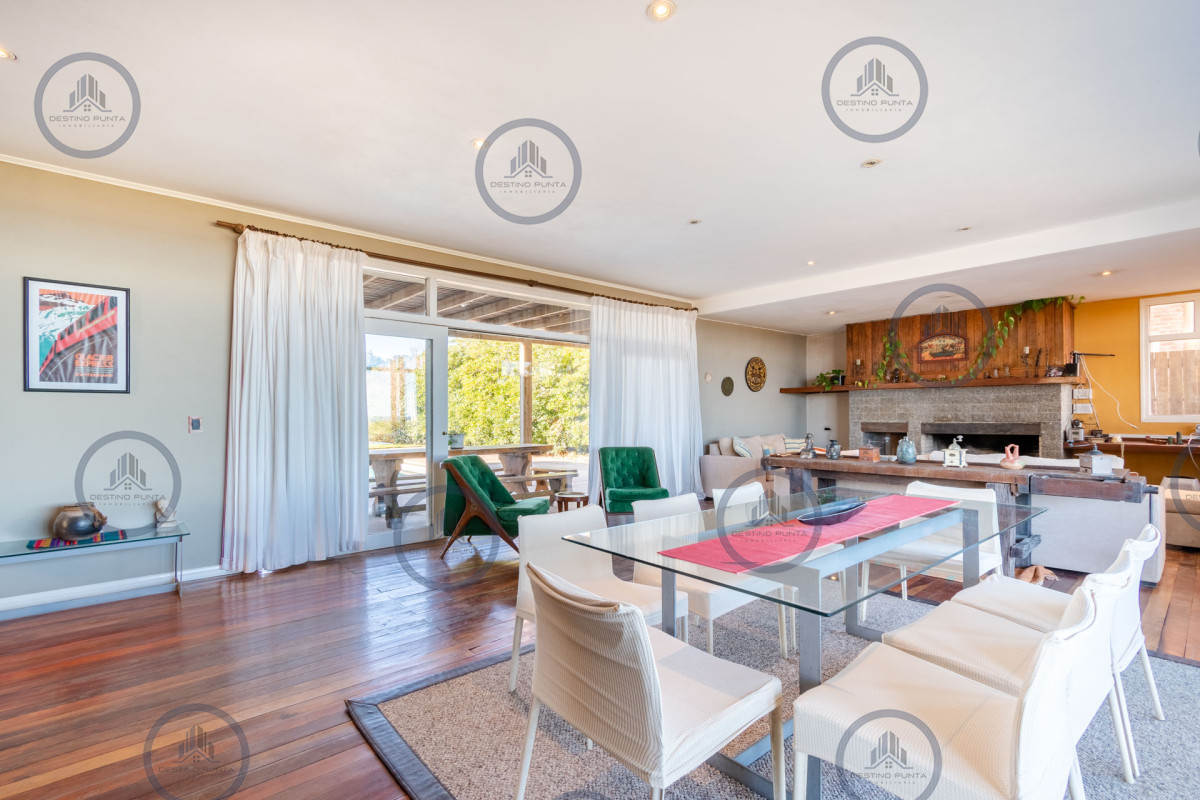 Casa ID.399 - Espectacular Casa de 4 Dormitorios Frente al Mar - Punta del Este