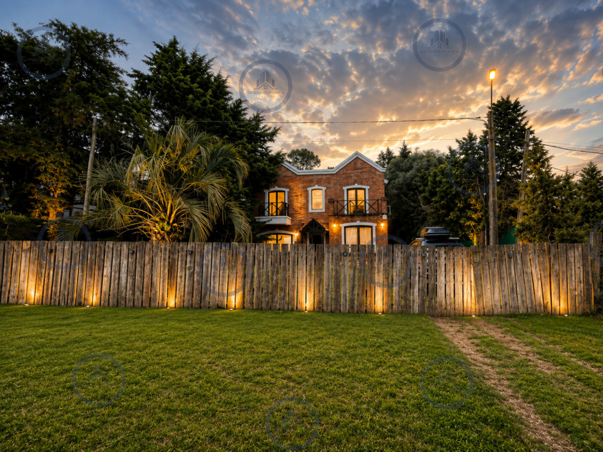 Casa de 3 Dormitorios + Dependencia, con Piscina Climatizada y Parrillero, a 400 metros del mar. Rincón del Indio, Punta del Este — fotografía 3