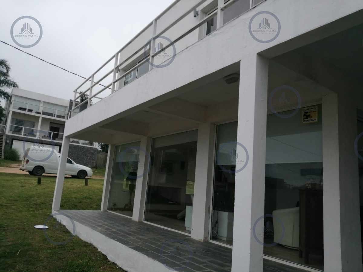 Venta de casa minimalista de tres dormitorios en Altos de Punta Piedras, Manantiales — fotografía 2