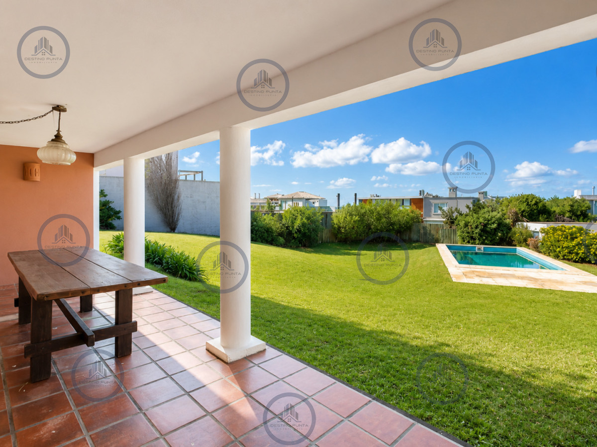 Casa ID.3283 - Propiedad + 1.971 m² de terreno con proyecto de desarrollo en Montoya, La Barra
