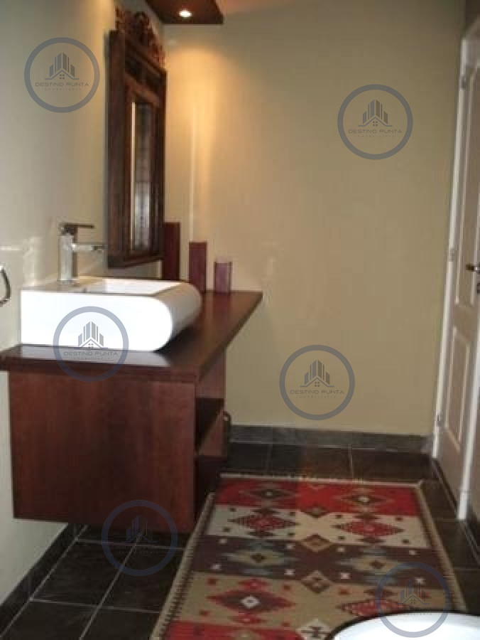 Casa ID.2822 - Casa en barrio privado Laguna Blanca 5 dormitorios más dependencia con piscina 