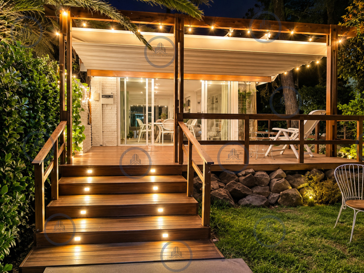 Casa ID.702 - Excelente Casa de 4 Dormitorios, Piscina Climatizada y Barbacoa a una cuadra del Mar, Playa Mansa