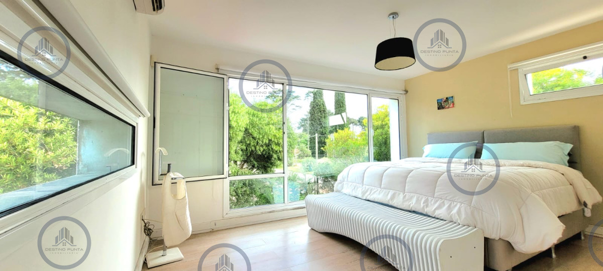 Casa ID.2392 - Casa moderna de 5 dormitorios y Piscina Climatizada en Punta del Este