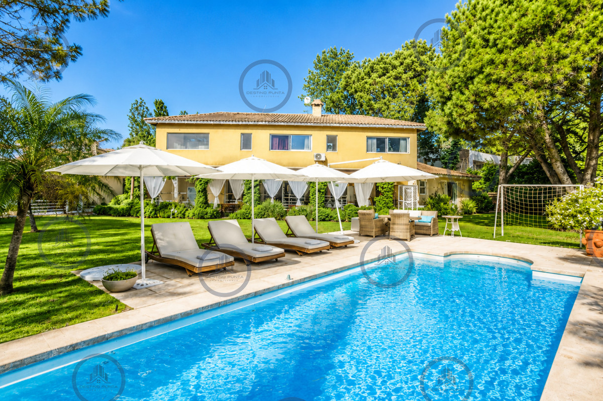 Casa ID.375 - Excelente Casa de 5 Dormitorios en Barrio Privado La Arbolada, Punta del Este