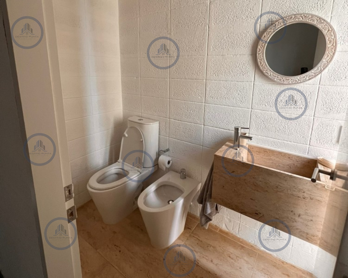 Casa ID.1370 - Venta y alquiler temporario de maravillosa casa a pasos del Mar con cinco dormitorios en suite, Punta Piedras, Manantiales