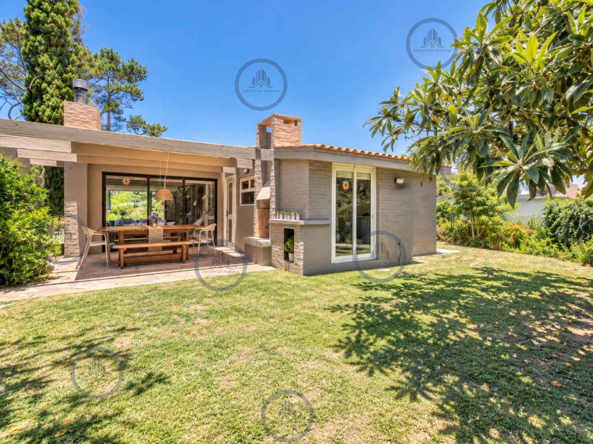 Casa de 3 Dormitorios con Parrillero y Piscina, Punta del Este — fotografía 1
