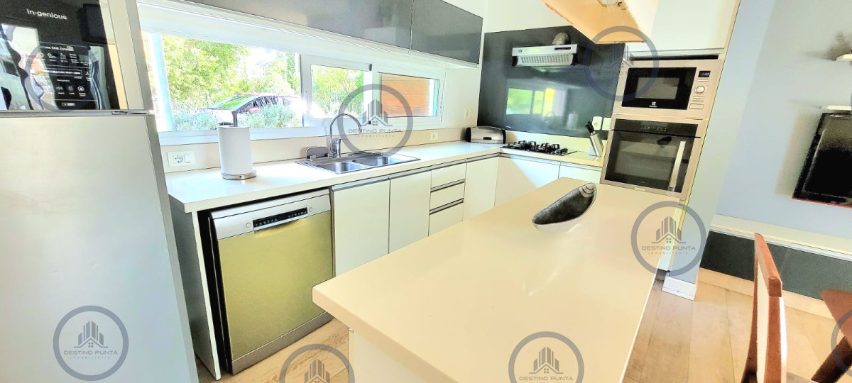 Casa ID.2392 - Casa moderna de 5 dormitorios y Piscina Climatizada en Punta del Este