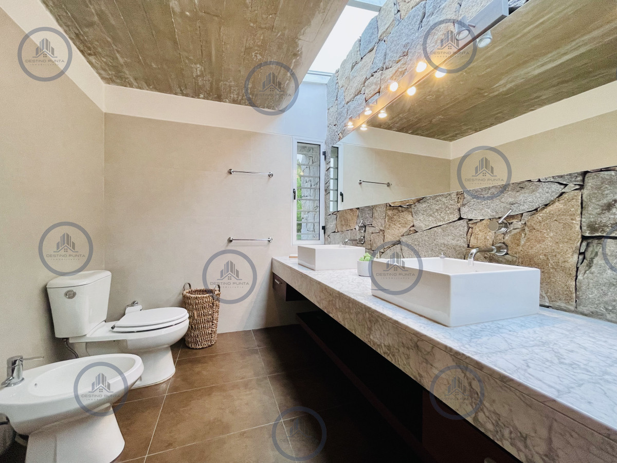 Casa ID.533 - Excelente Casa de 5 Dormitorios en Manantiales, Punta del Este