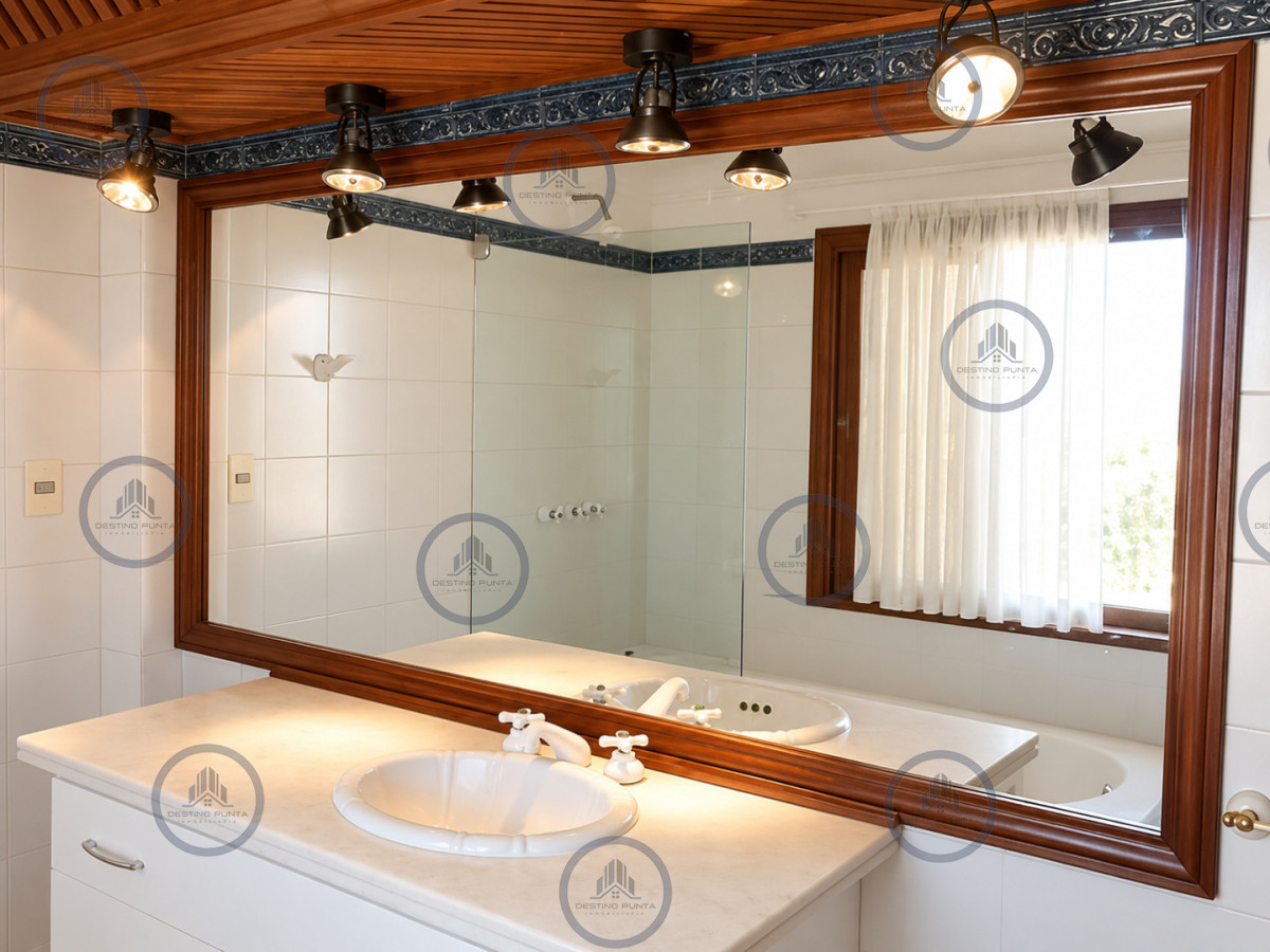 Casa ID.3283 - Propiedad + 1.971 m² de terreno con proyecto de desarrollo en Montoya, La Barra
