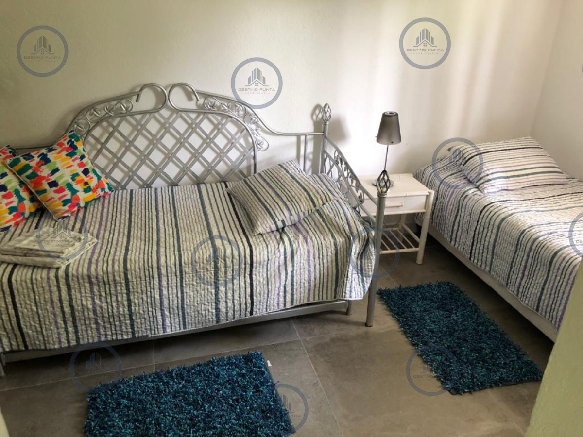 Casa ID.865 - Excelente Casa de 7 Dormitorios, Piscina, Barbacoa y Dependencia en Punta del Este