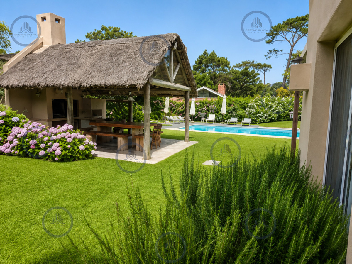 Casa de 5 Suites con Piscina y Parrillero en San Rafael, Punta del Este — fotografía 3