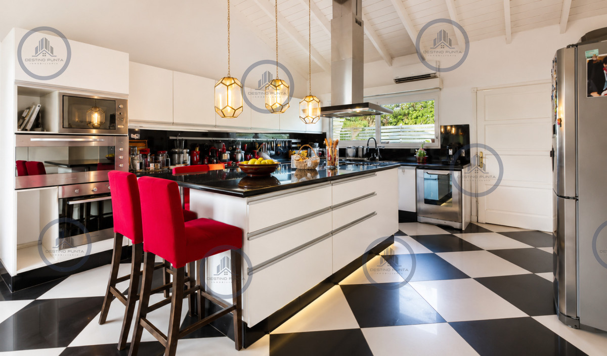 Casa ID.375 - Excelente Casa de 5 Dormitorios en Barrio Privado La Arbolada, Punta del Este
