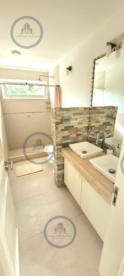 Casa ID.2392 - Casa moderna de 5 dormitorios y Piscina Climatizada en Punta del Este