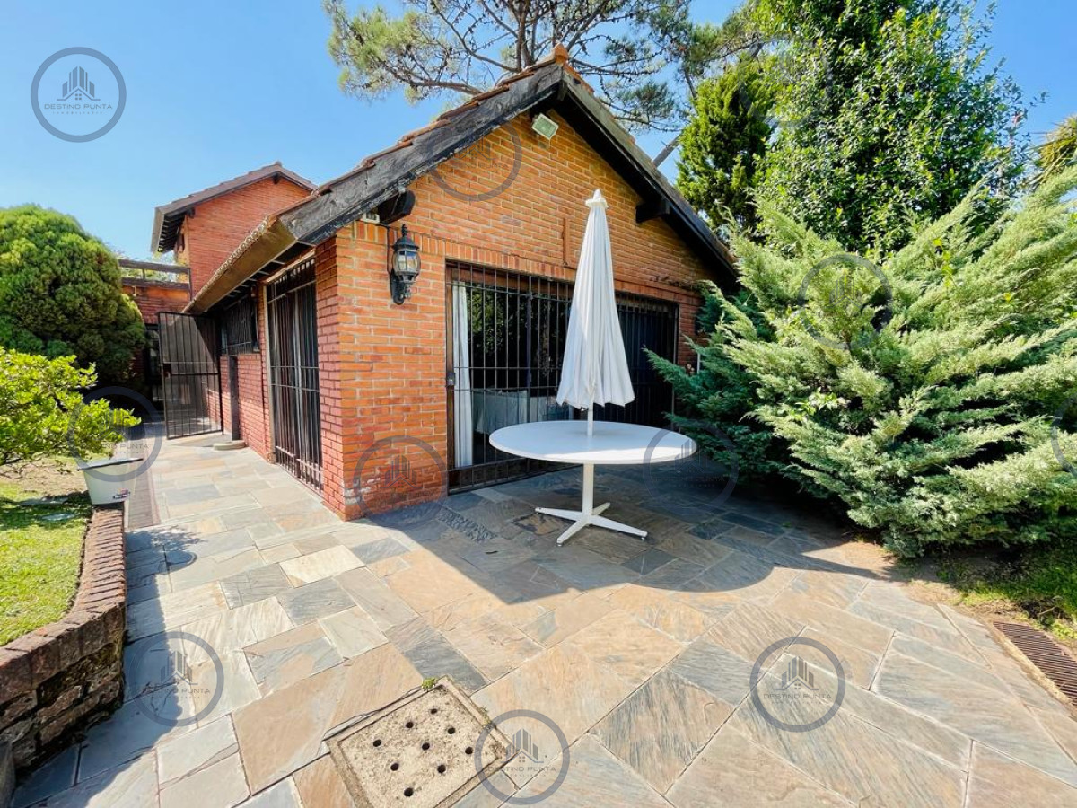 Casa ID.337 - Excelente Casa de 4 Dormitorios en Playa Mansa - Punta del Este
