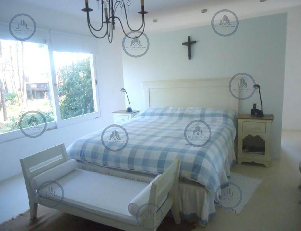 Casa ID.269 - Venta y alquiler de gran casa de cuatro dormitorios en Laguna Blanca Barrio Privado de Manantiales