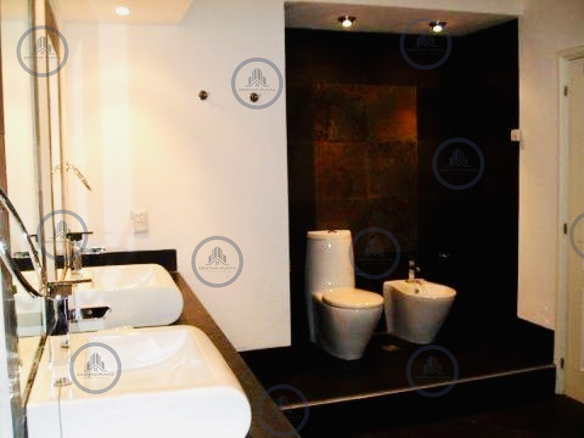 Casa ID.2822 - Casa en barrio privado Laguna Blanca 5 dormitorios más dependencia con piscina 