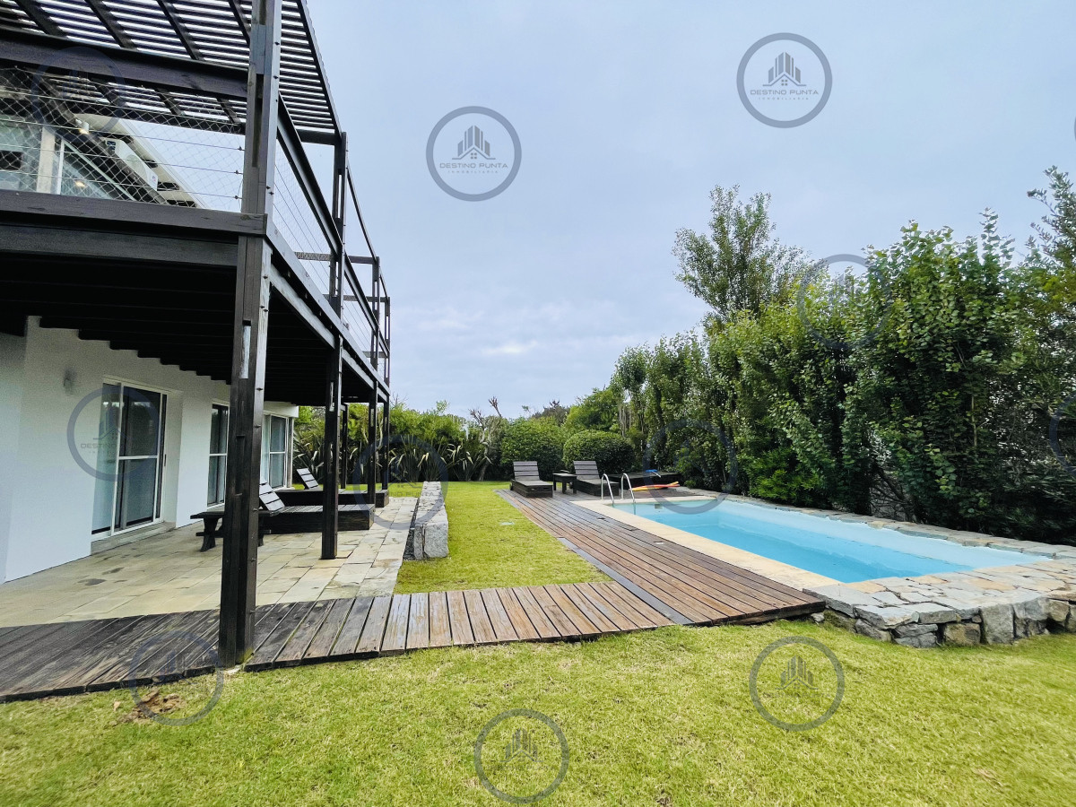 Casa ID.533 - Excelente Casa de 5 Dormitorios en Manantiales, Punta del Este