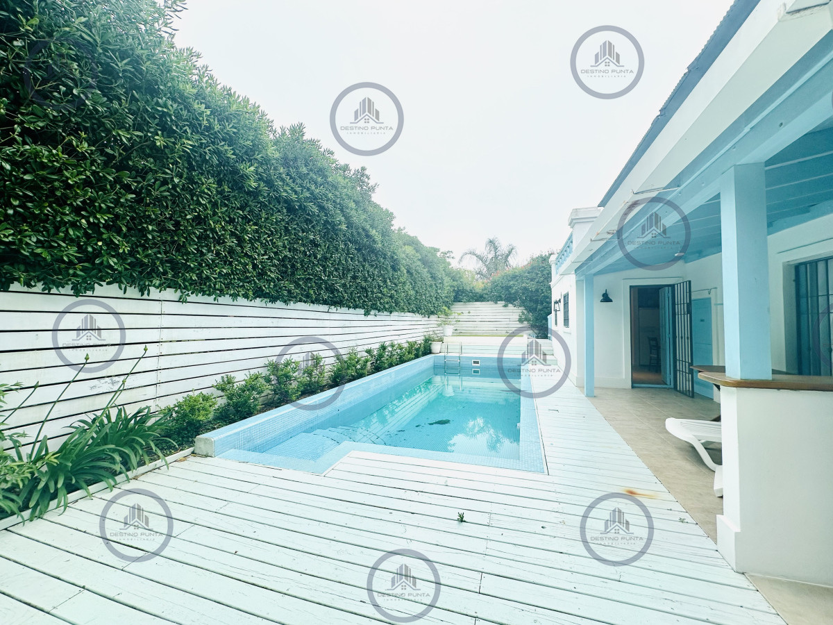 Casa de 3 dormitorios en alquiler y venta en Montoya con piscina a 100 mts del mar — fotografía 3