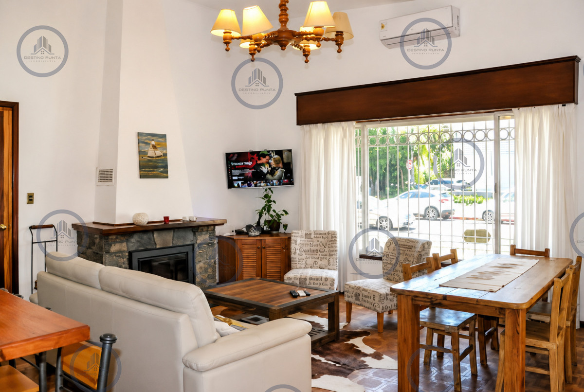 Casa de 4 Dormitorios, Parrillero y Piscina Climatizada, a minutos de Playa Mansa y Playa Brava — fotografía 4