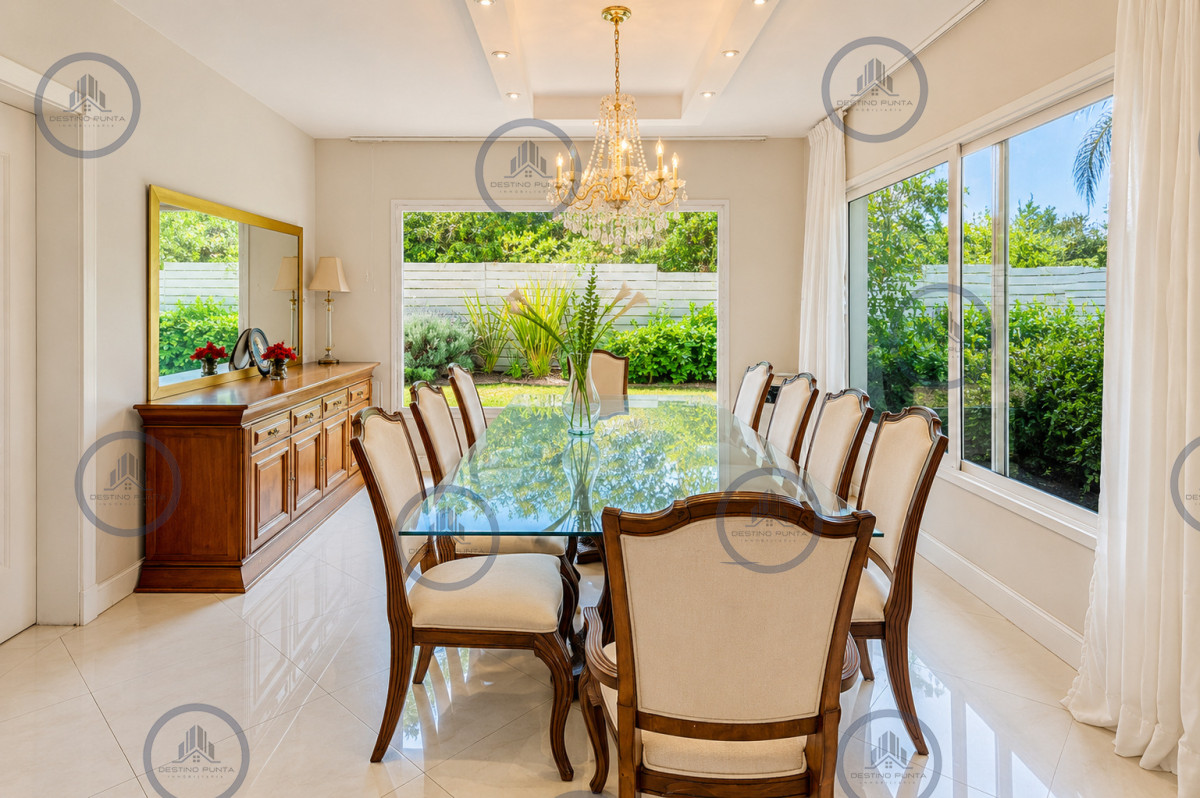Casa ID.375 - Excelente Casa de 5 Dormitorios en Barrio Privado La Arbolada, Punta del Este