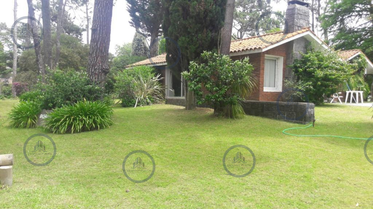 Casa de 3 Dormitorios y Piscina en Playa Mansa — fotografía 3