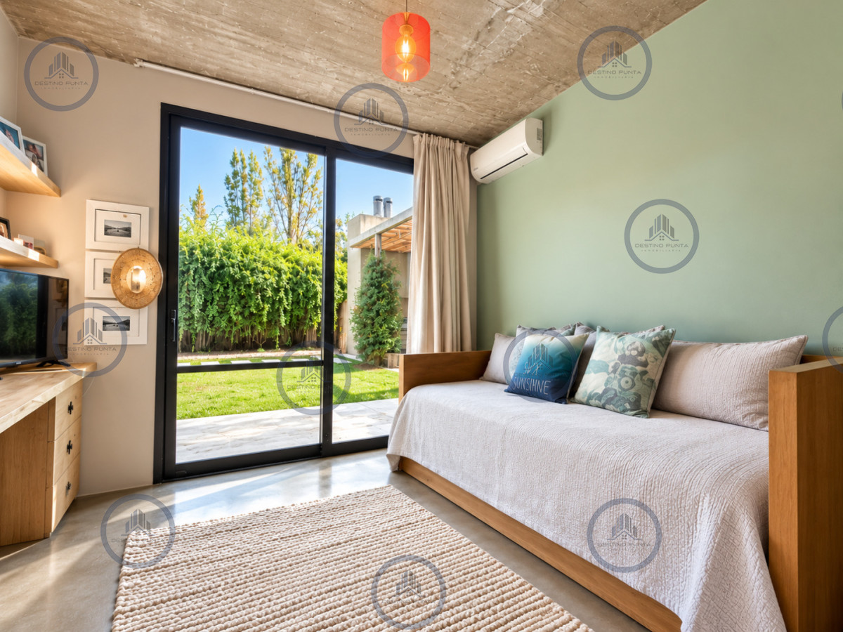 Casa ID.136 - Excelente Casa de 4 Dormitorios y Piscina Climatizada en Barrio Privado, La Arbolada - Punta del Este, Venta