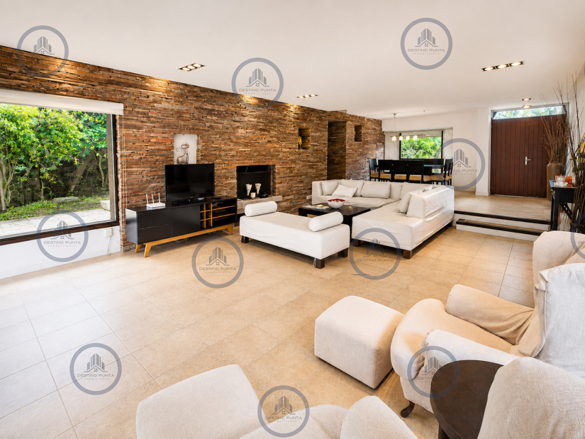 Excelente Casa de 4 Dormitorios + Dependencia, Piscina y Parrillero en San Rafael — fotografía 3