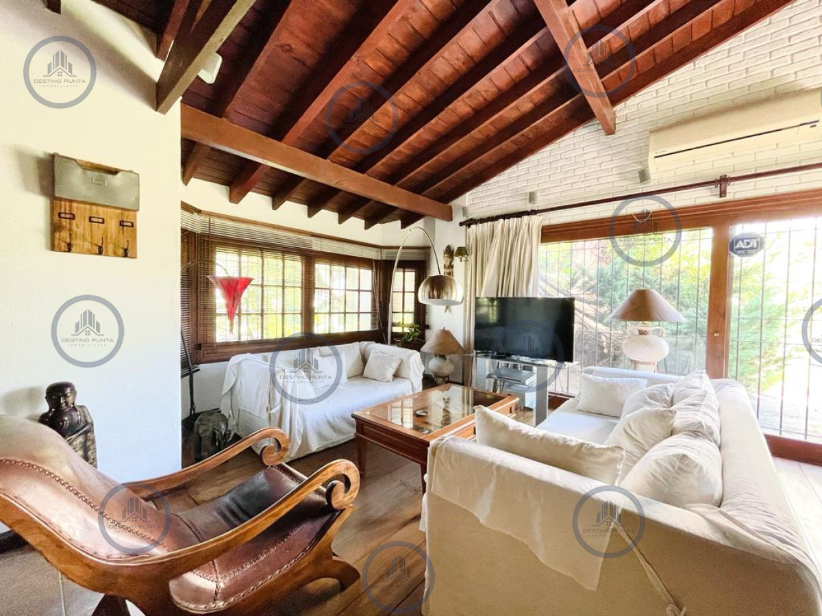 Casa ID.337 - Excelente Casa de 4 Dormitorios en Playa Mansa - Punta del Este