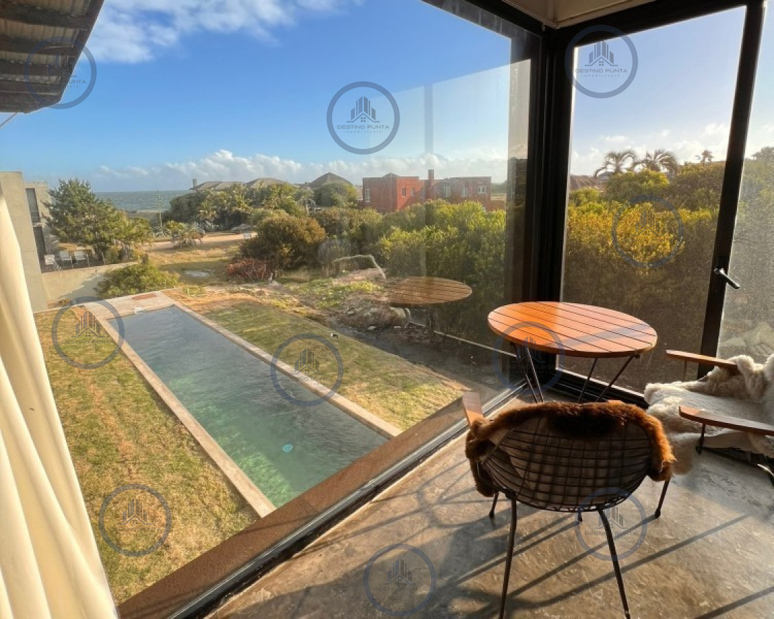 Casa ID.1370 - Venta y alquiler temporario de maravillosa casa a pasos del Mar con cinco dormitorios en suite, Punta Piedras, Manantiales