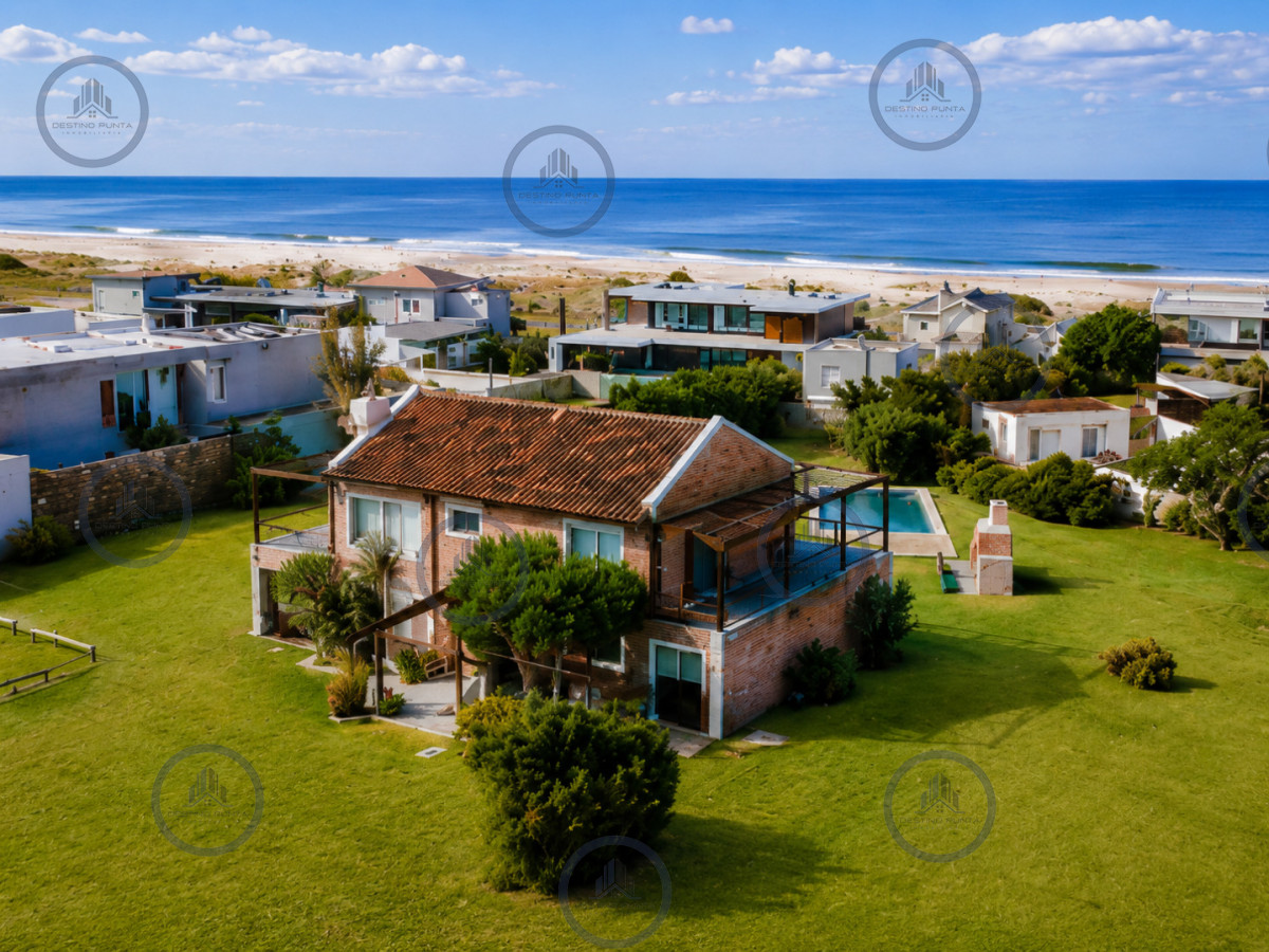 Casa ID.1097 - Excelente Casa de 4 Dormitorios con Vista al Mar y Piscina en Montoya, La Barra