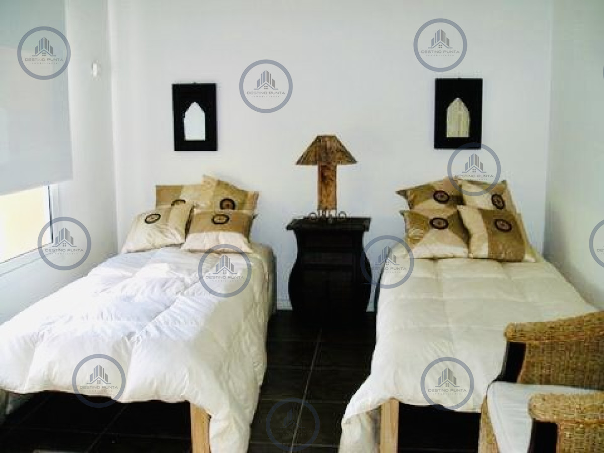 Casa ID.2822 - Casa en barrio privado Laguna Blanca 5 dormitorios más dependencia con piscina 