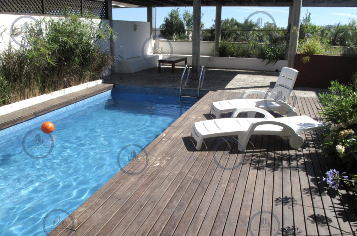 Excelente casa moderna con vista al mar y piscina de 4 dormitorios más dependencia de servicio en alquiler para la temporada — fotografía 3